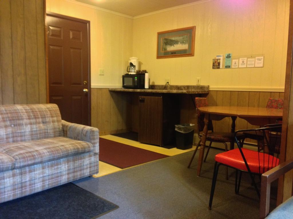 آيرونوود Indianhead Motel الغرفة الصورة
