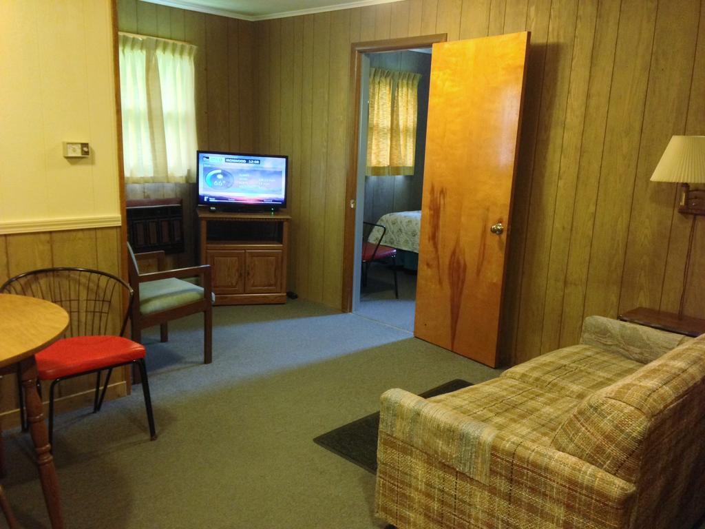 آيرونوود Indianhead Motel الغرفة الصورة